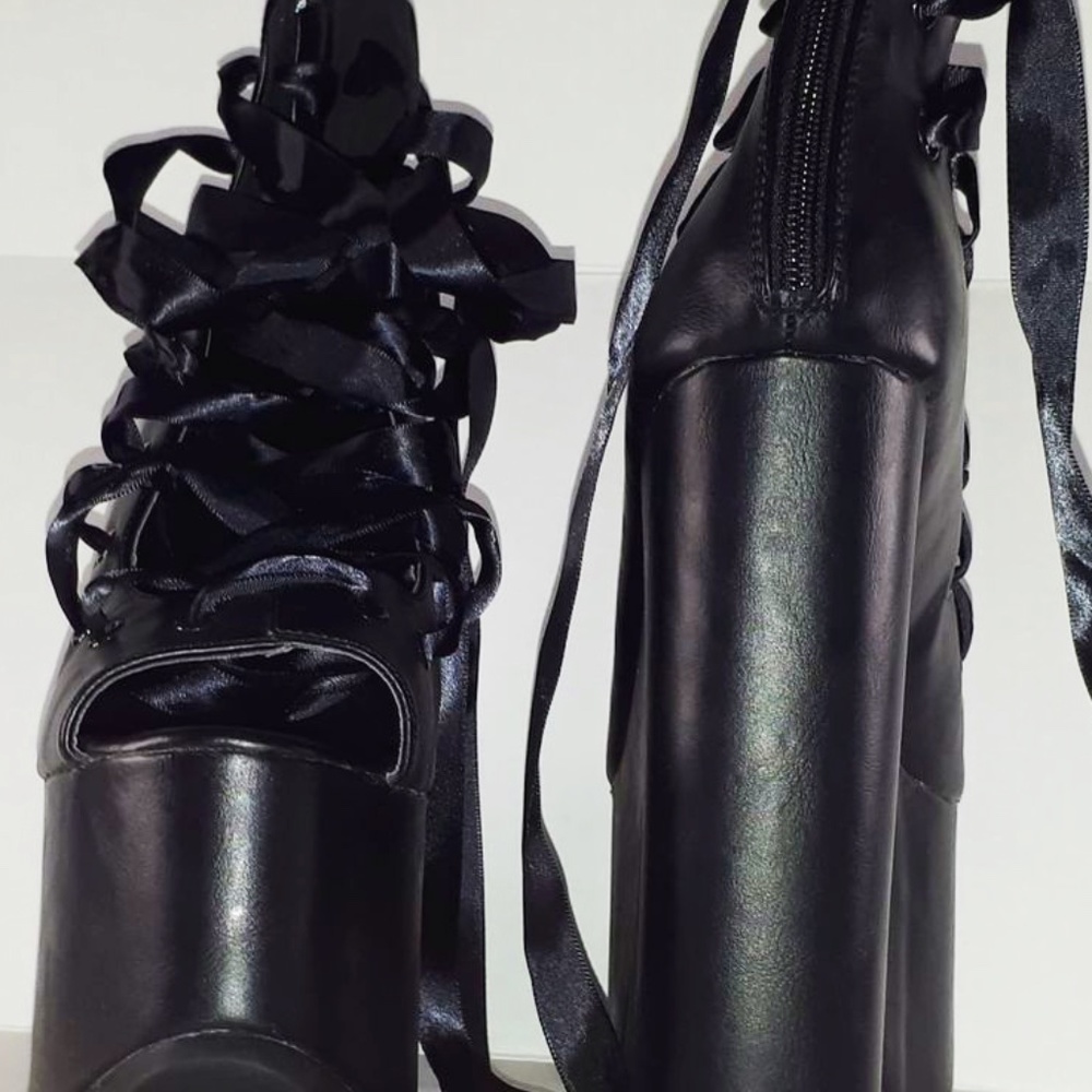 YRU Bae ballet platform